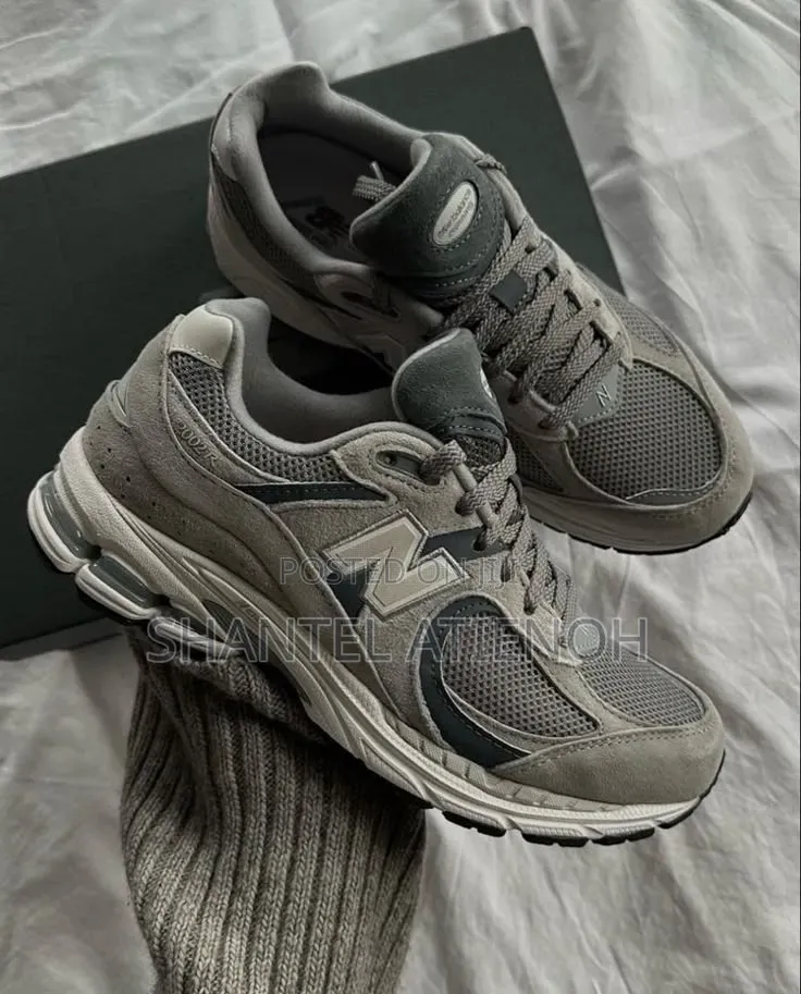 New Balance 2002R