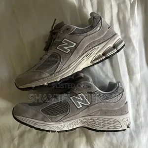 New Balance 2002R