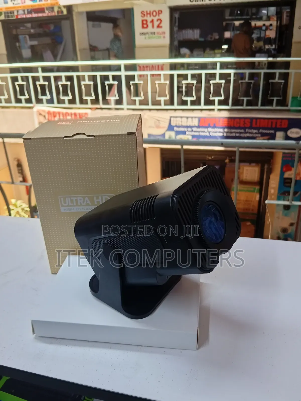 Share Presentations Using the HY320 Mini Smart Android Projecto