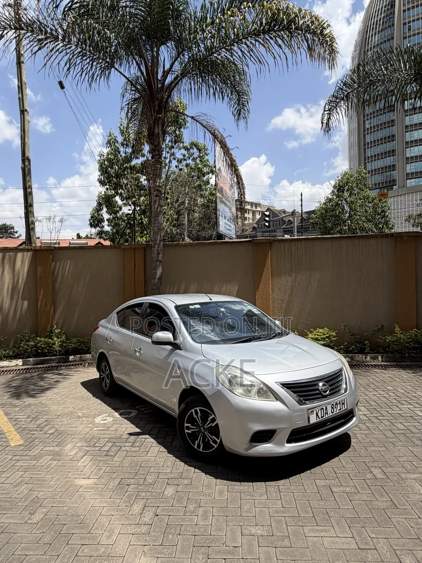 Nissan Latio 1.2 2013 Silver