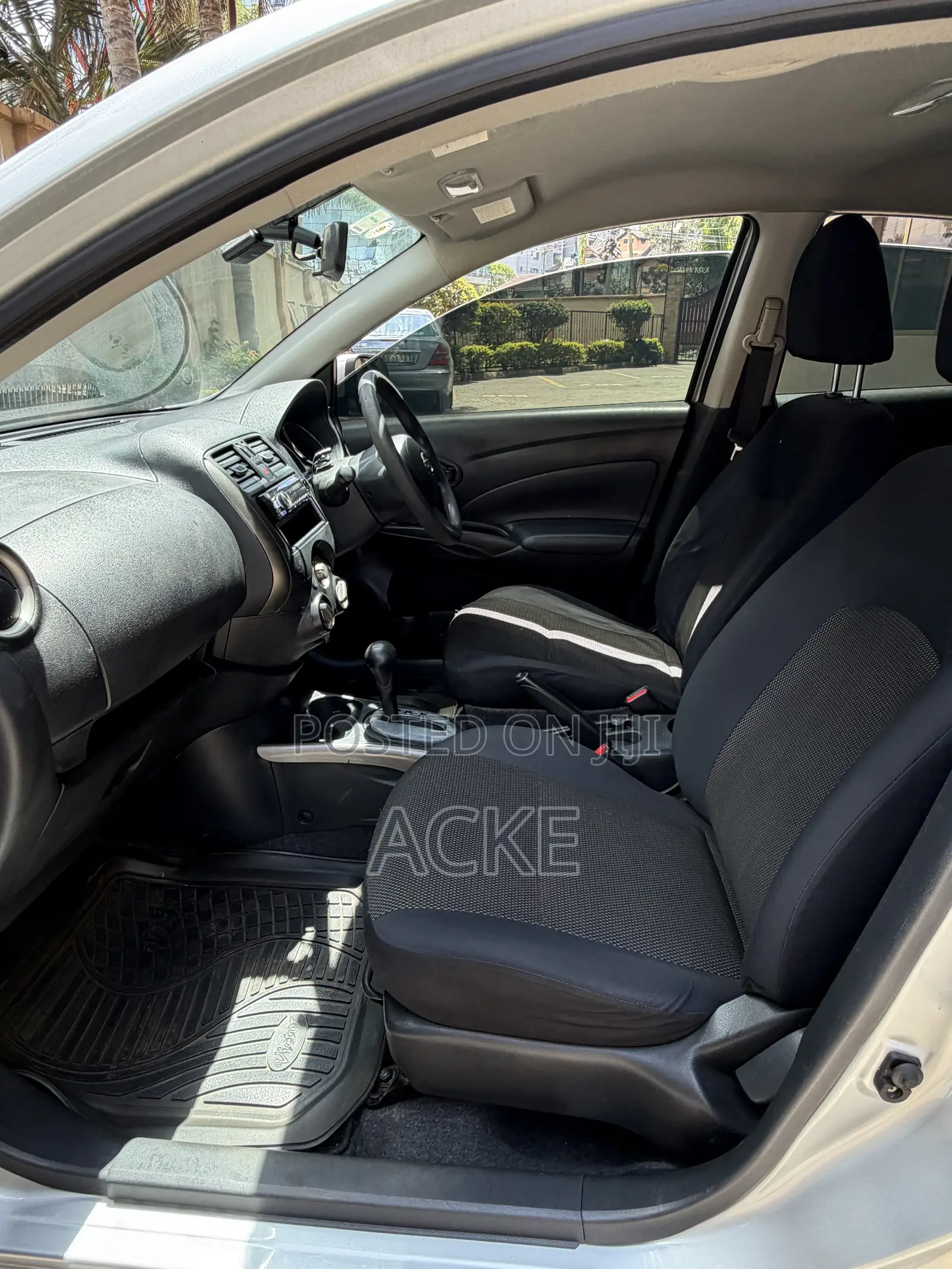 Nissan Latio 1.2 2013 Silver