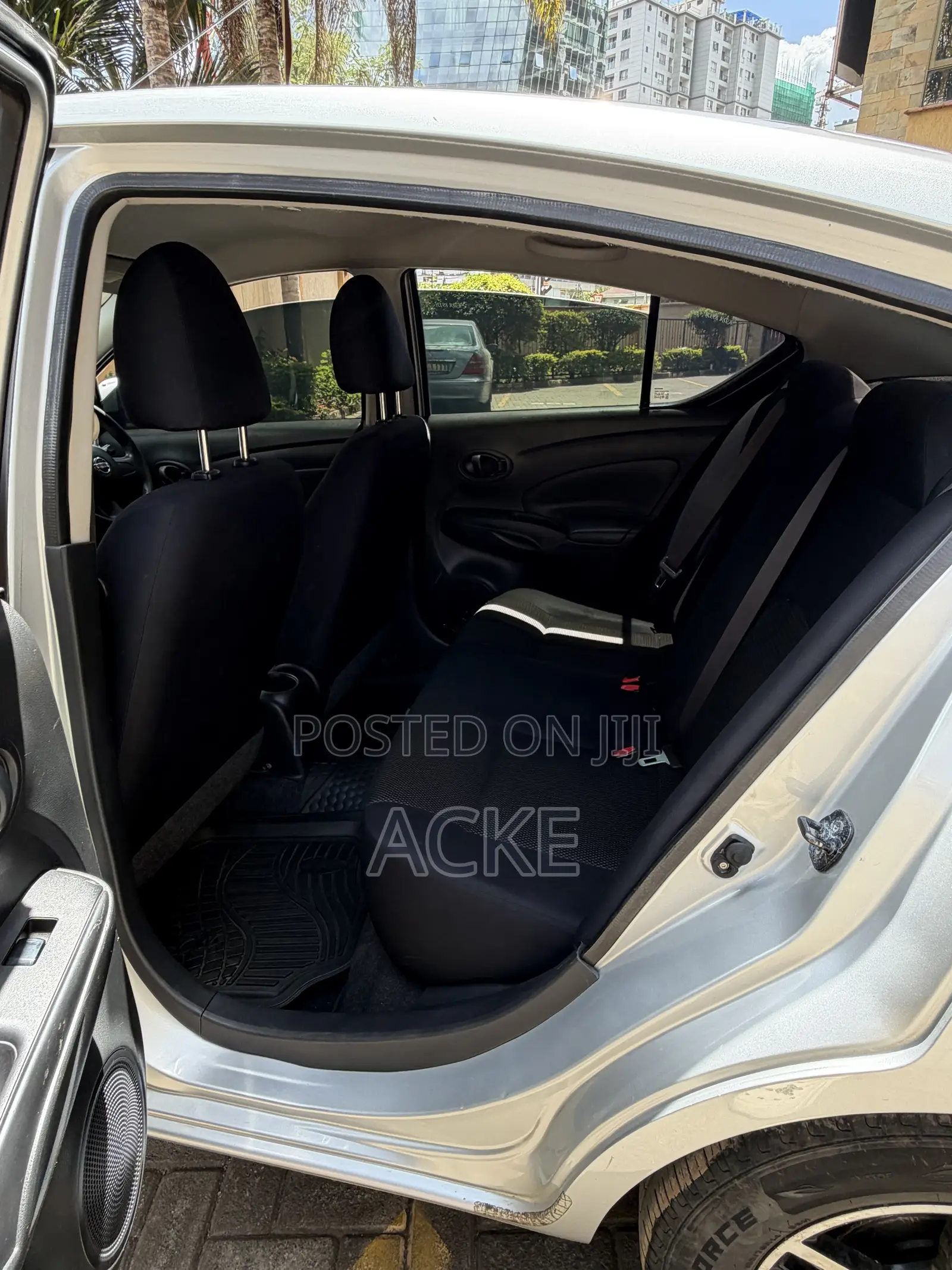 Nissan Latio 1.2 2013 Silver