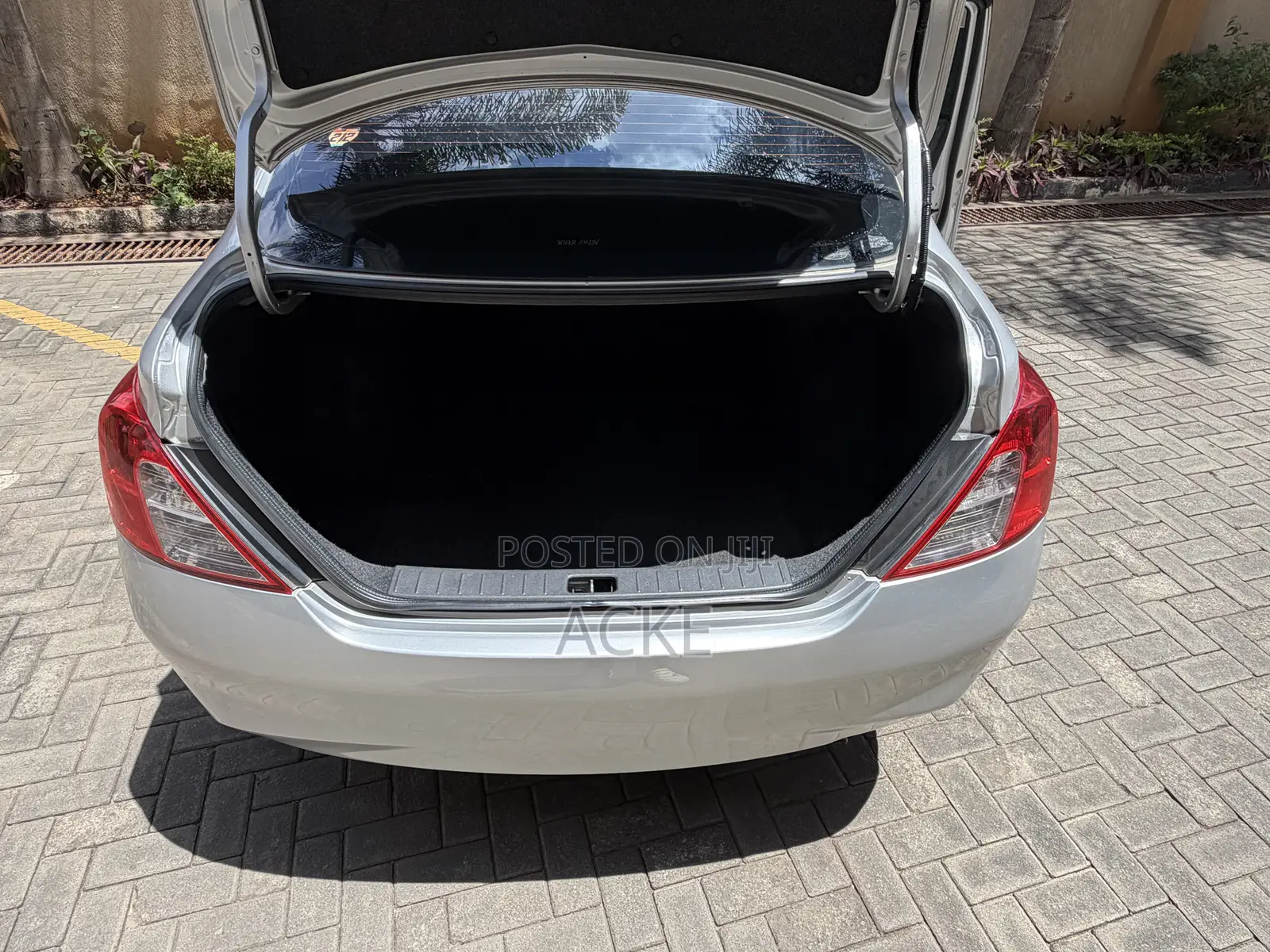 Nissan Latio 1.2 2013 Silver