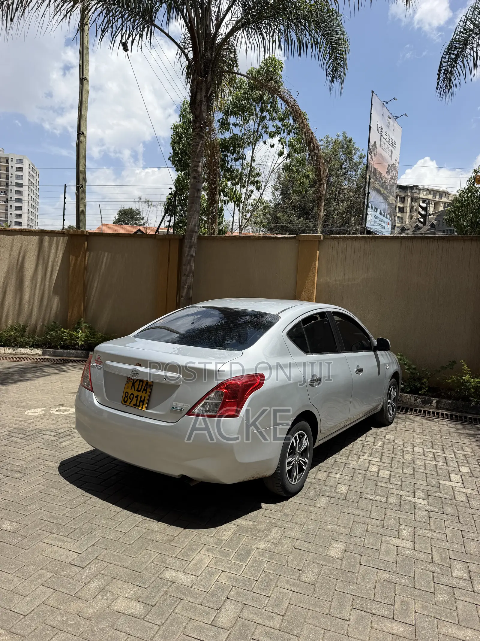Nissan Latio 1.2 2013 Silver