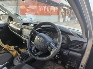 Toyota Hilux 2018 Silver