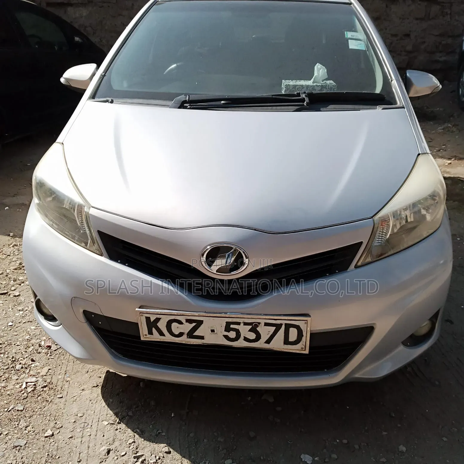 Toyota Vitz 2012 Silver