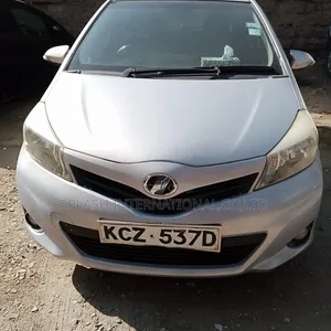 Toyota Vitz 2012 Silver