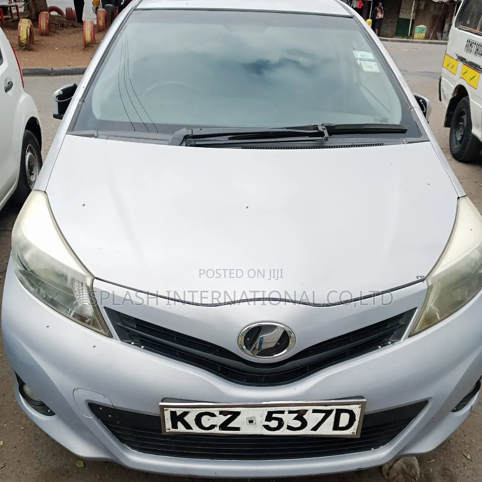 Toyota Vitz 2012 Silver