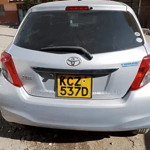 Toyota Vitz 2012 Silver