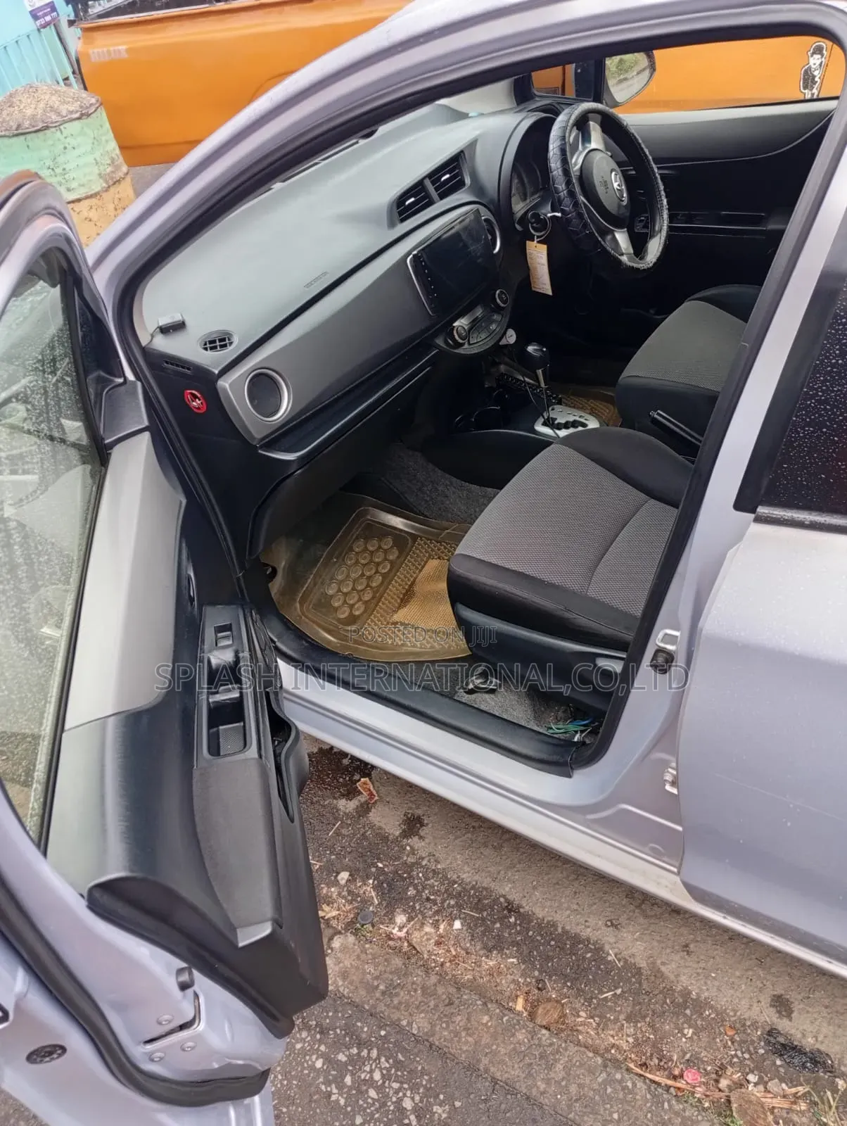 Toyota Vitz 2012 Silver