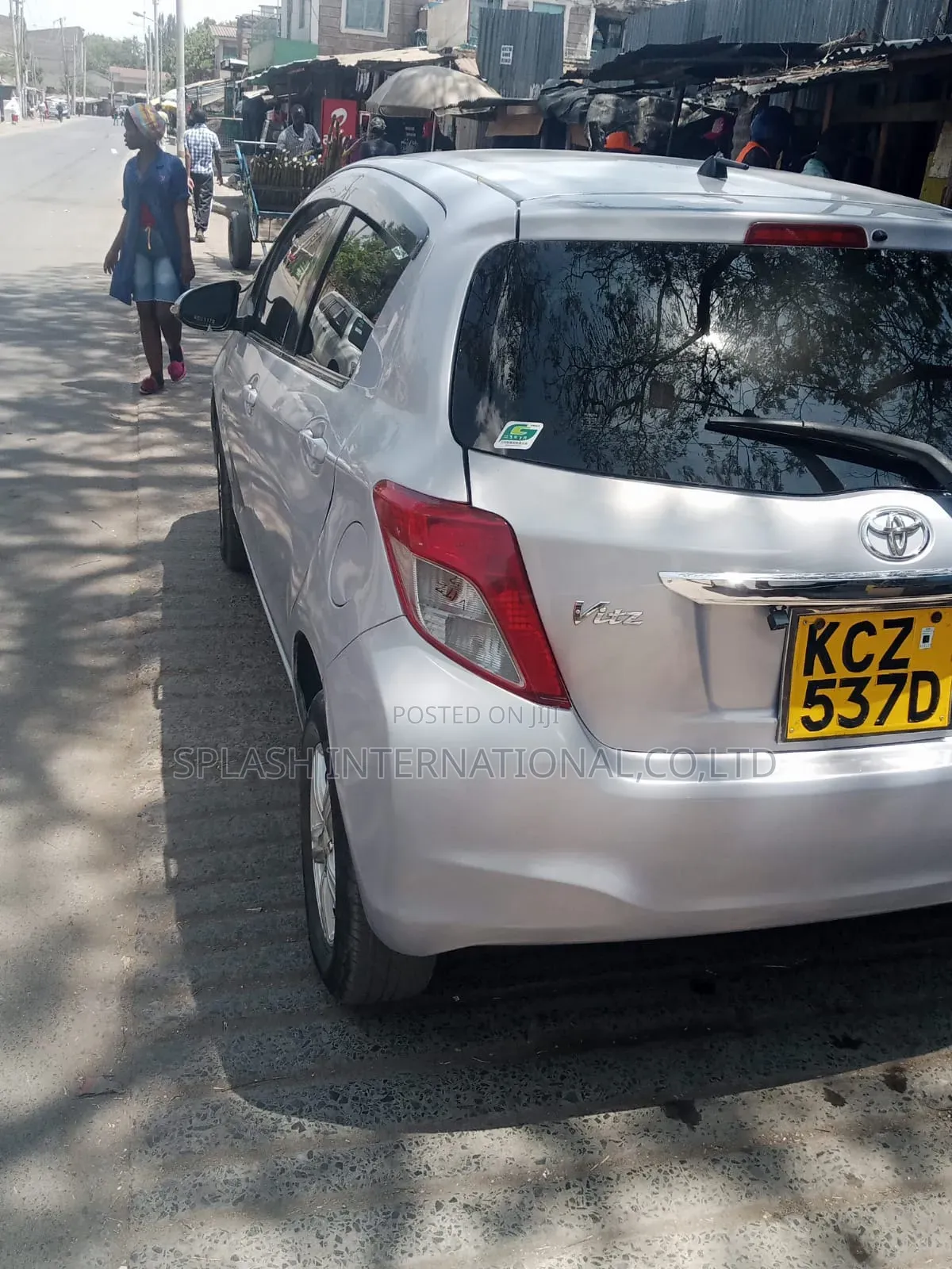 Toyota Vitz 2012 Silver