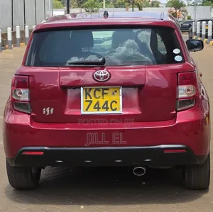 Toyota IST 2008 Red