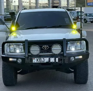 Toyota Land Cruiser 2004 White