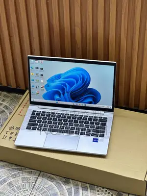 Laptop HP EliteBook 830 G8 16GB Intel Core i7 SSD 512GB