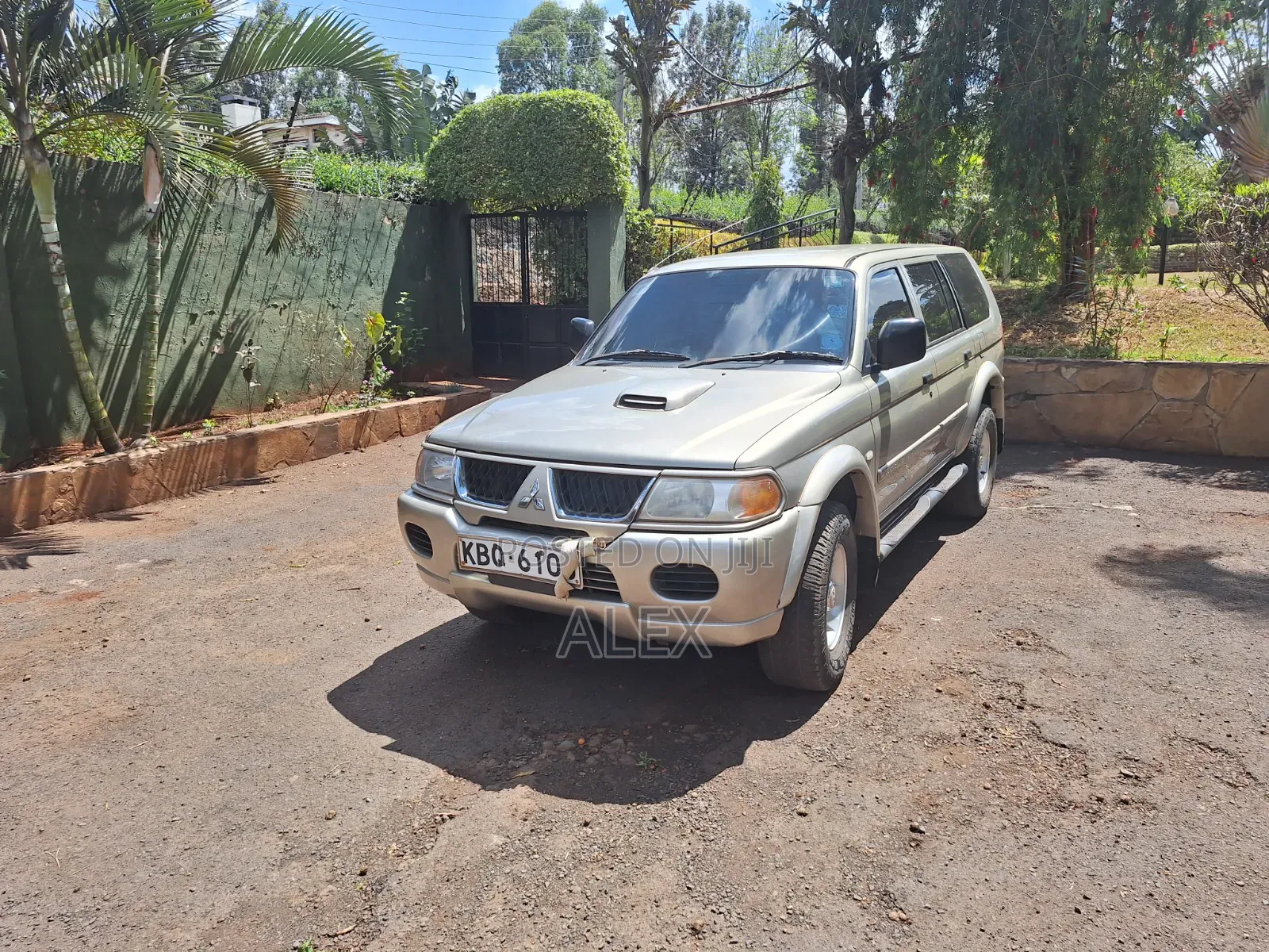 Mitsubishi Pajero 2011 Beige