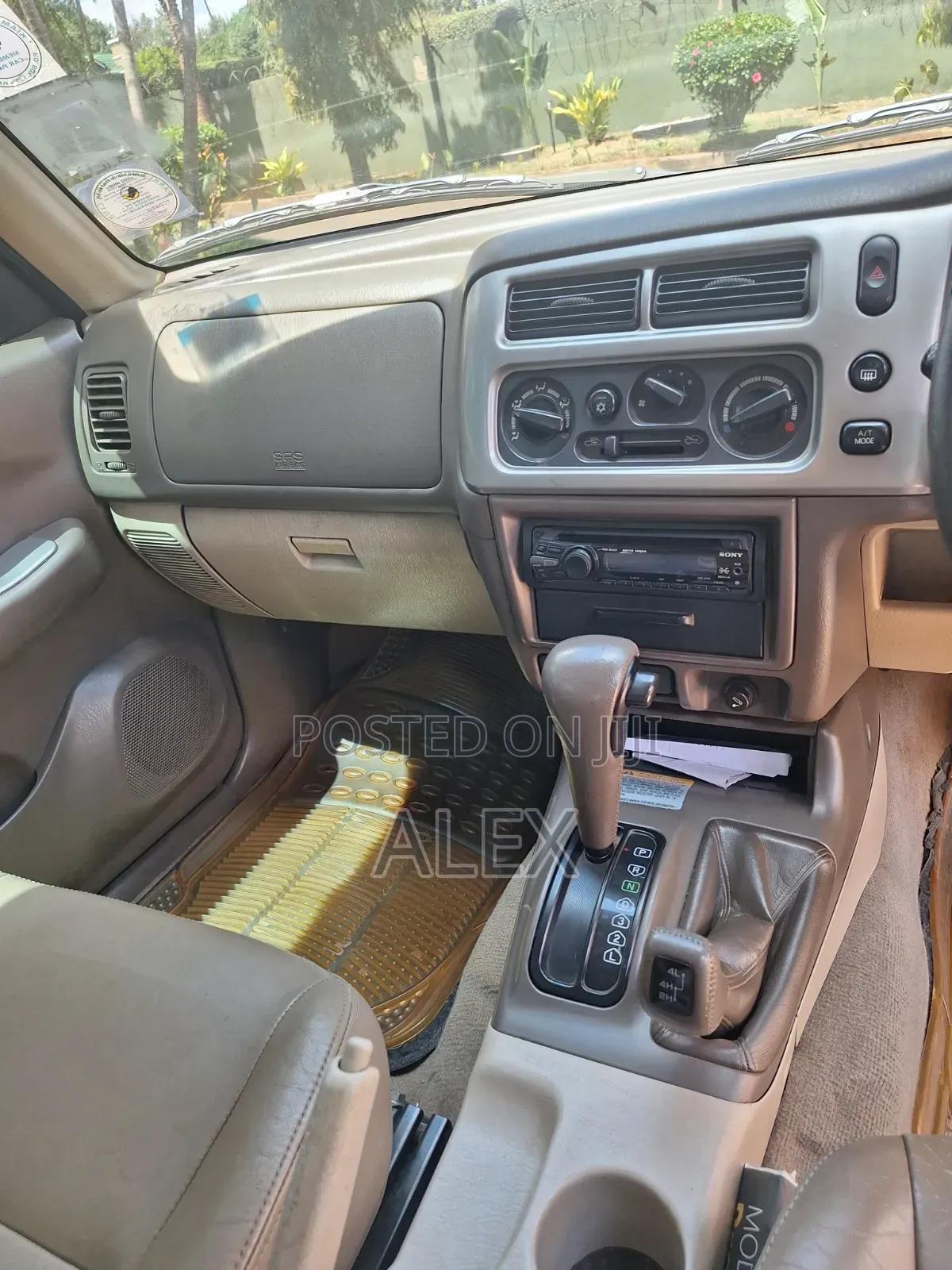 Mitsubishi Pajero 2011 Beige