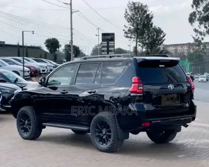 Toyota Land Cruiser Prado 2.7 2023 Black