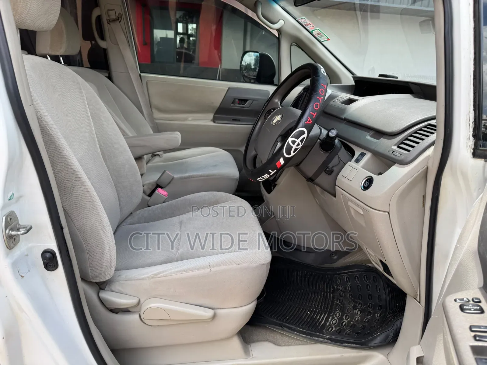 Toyota Noah 2011 White