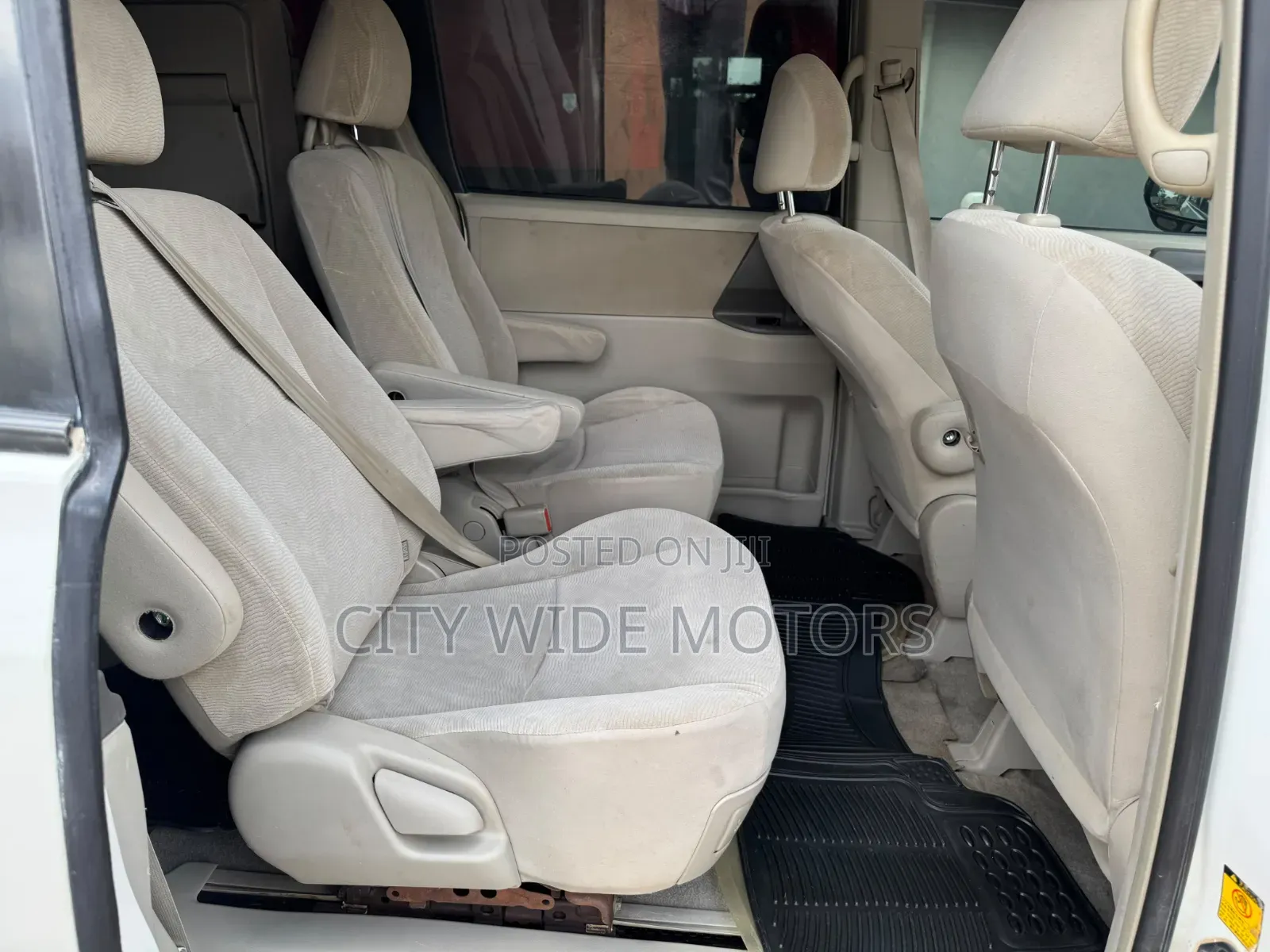 Toyota Noah 2011 White