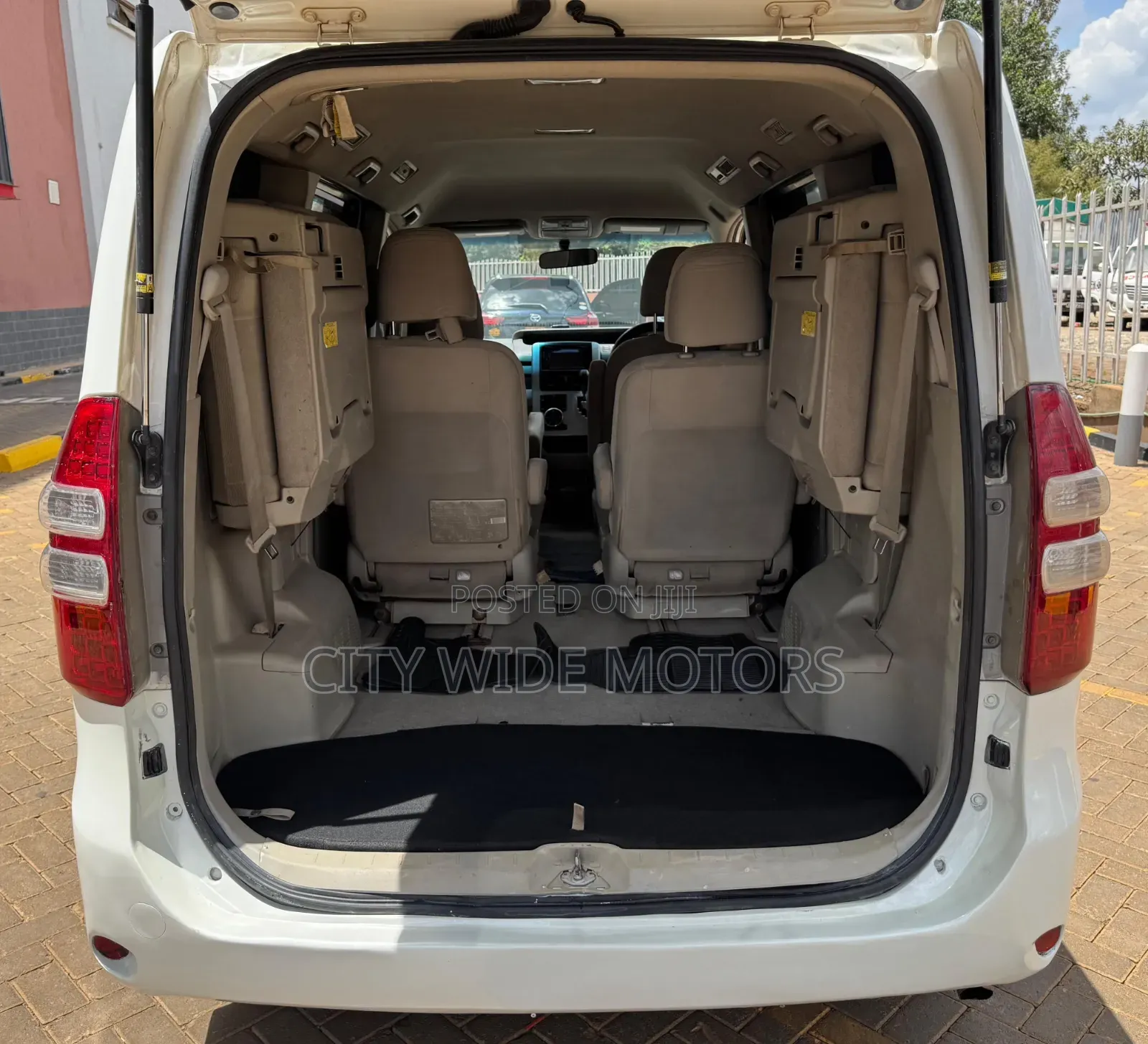 Toyota Noah 2011 White