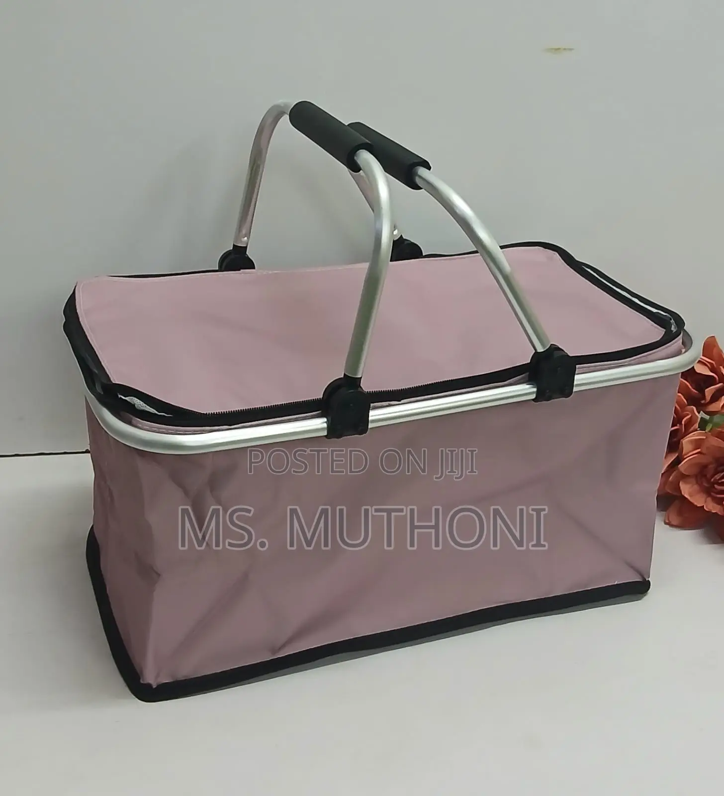 portable and Foldable Insulated Picnic Basket for Modern Adventurer