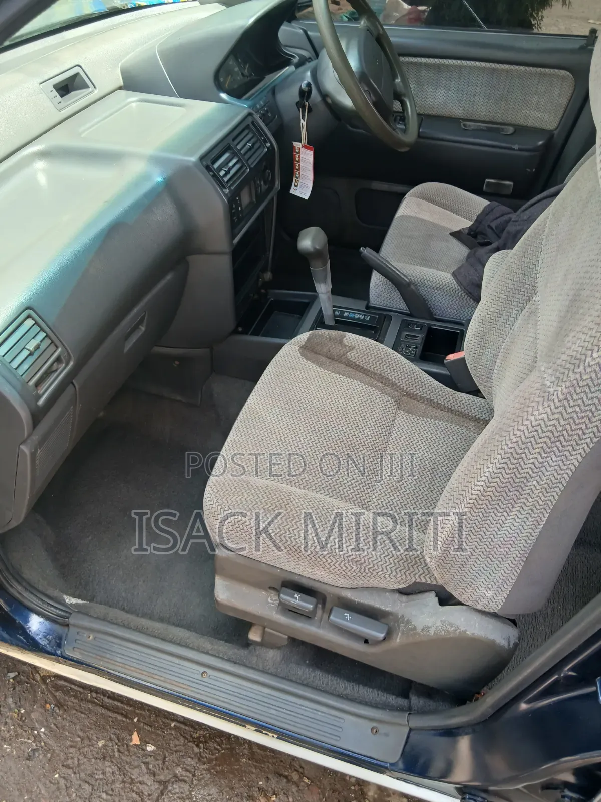 Mitsubishi Chariot 1997 Blue