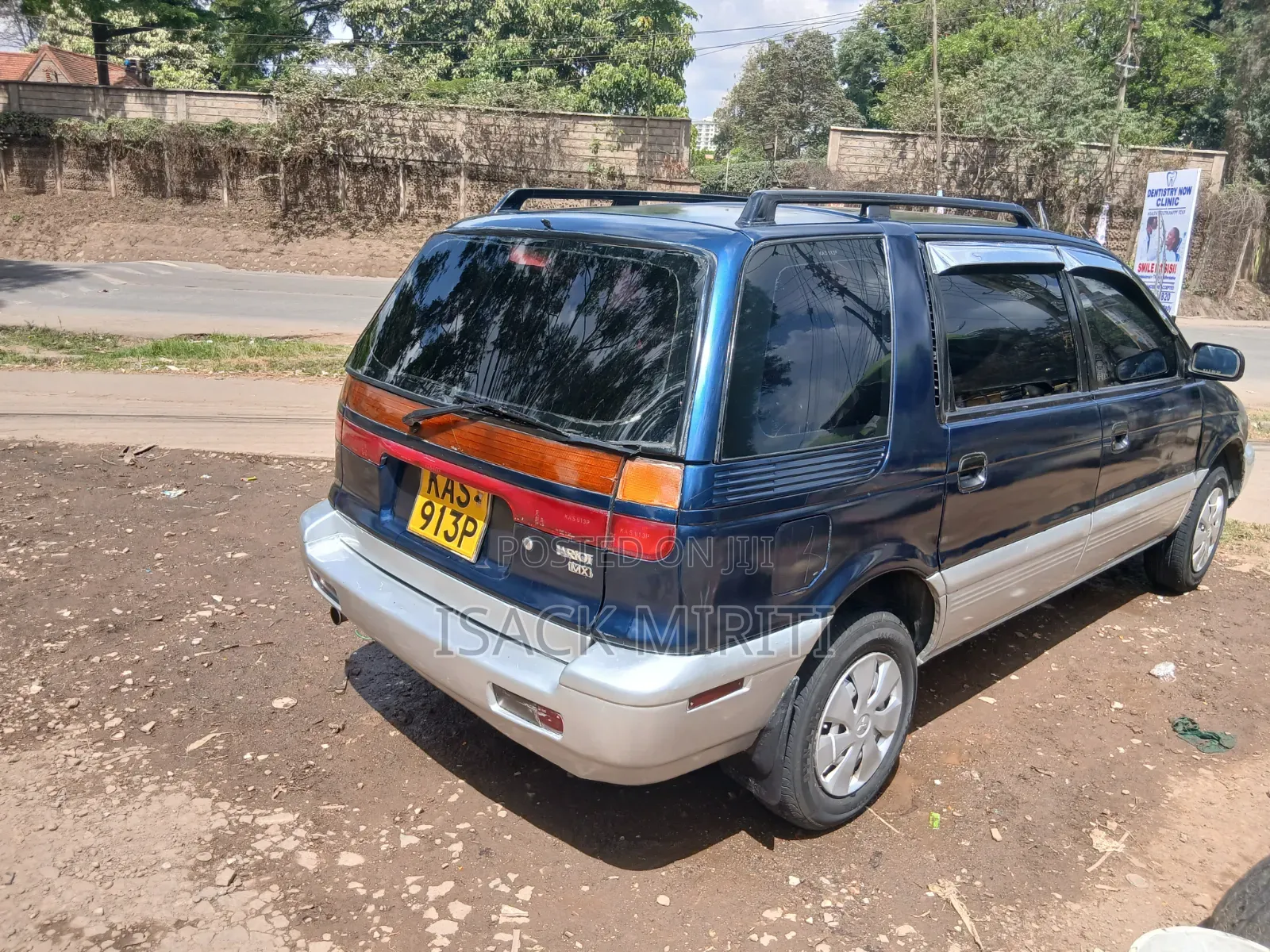 Mitsubishi Chariot 1997 Blue