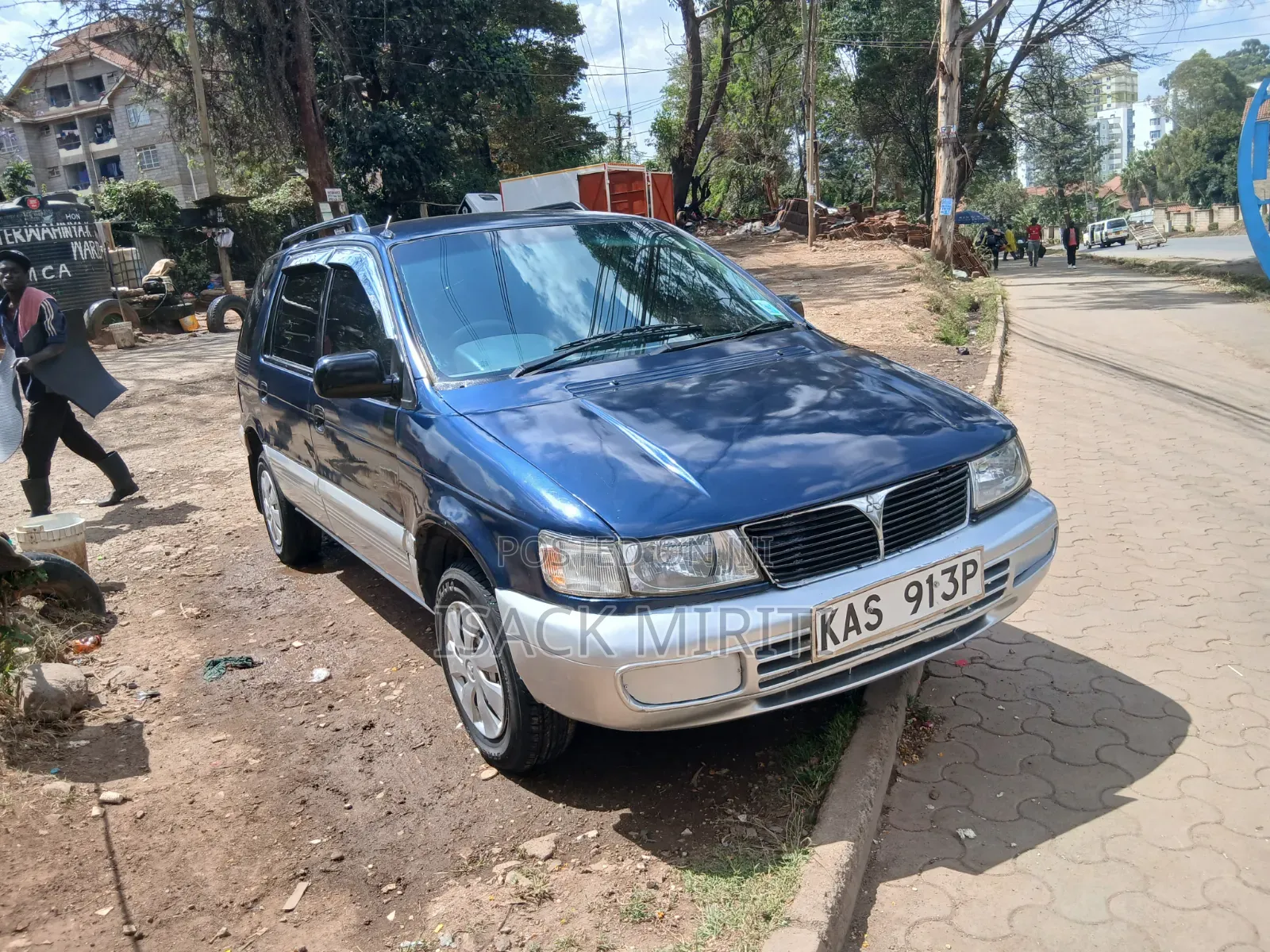 Mitsubishi Chariot 1997 Blue