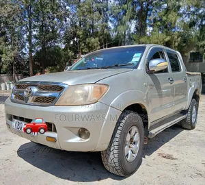 Toyota Hilux 2006 Silver
