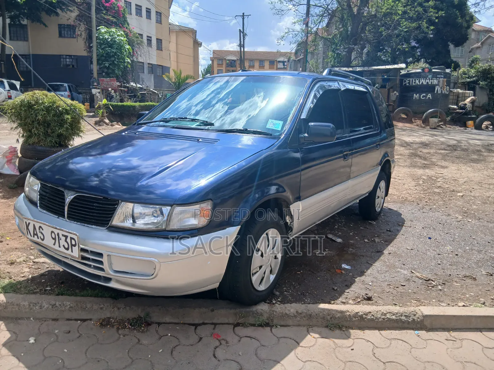 Mitsubishi Chariot 1997 Blue