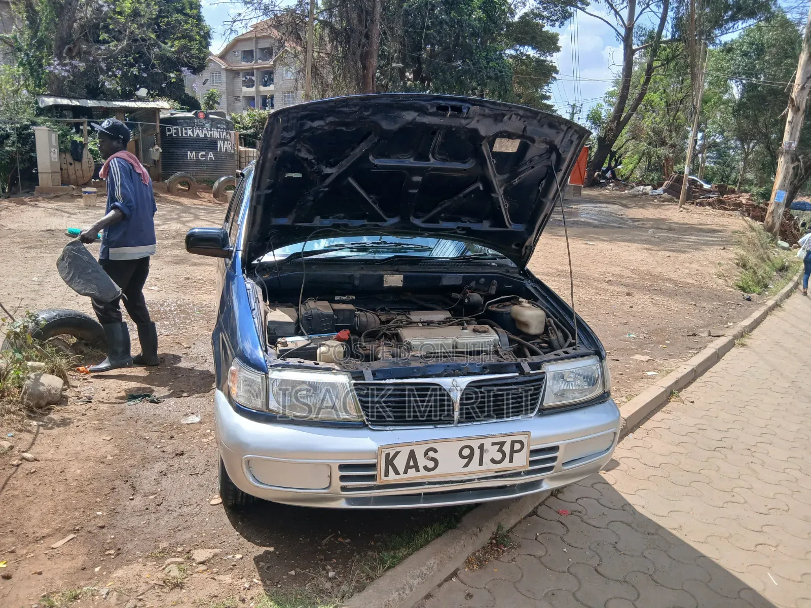 Mitsubishi Chariot 1997 Blue