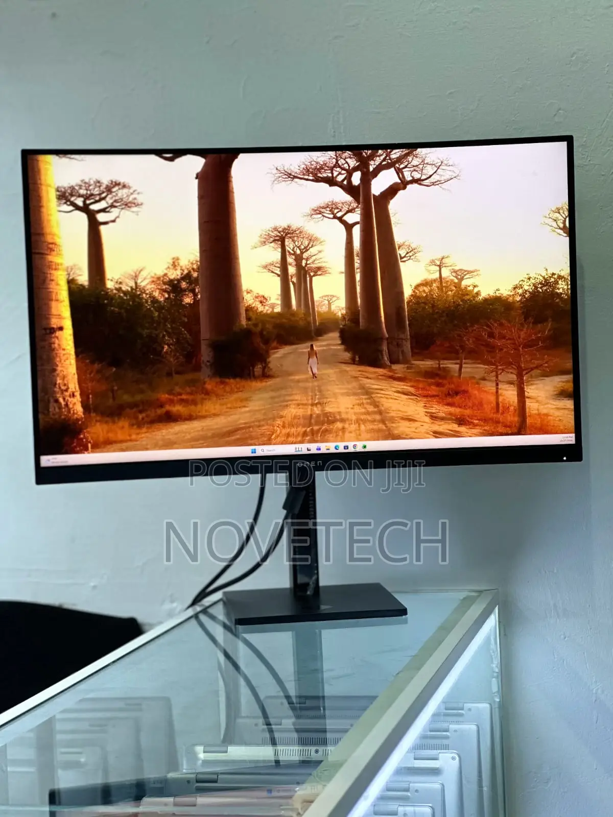 HP OMEN 32c 31.5" QHD 165Hz Curved Gaming Monitor HDMI DisplayPort