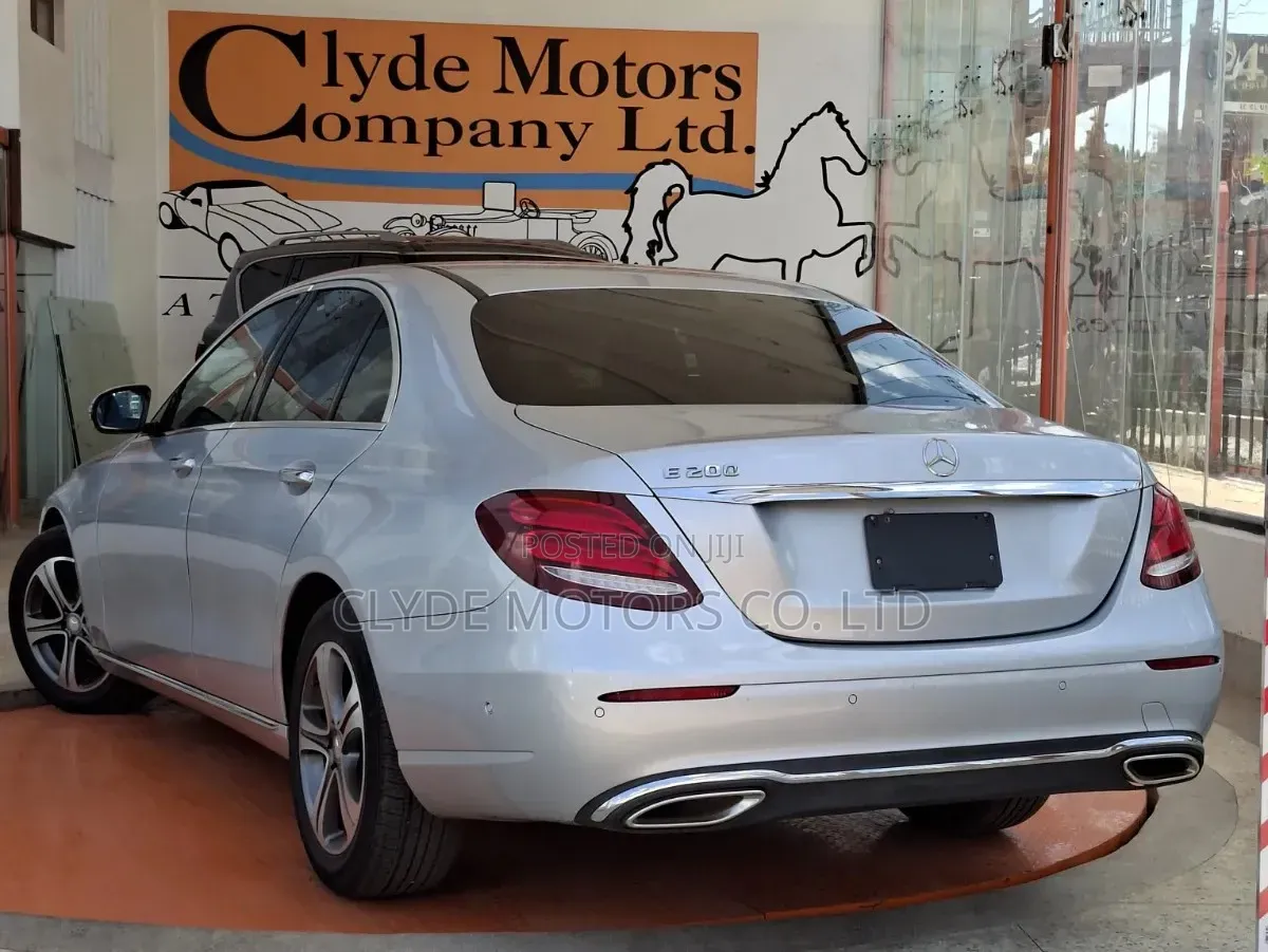 Mercedes-Benz E200 2016 Silver