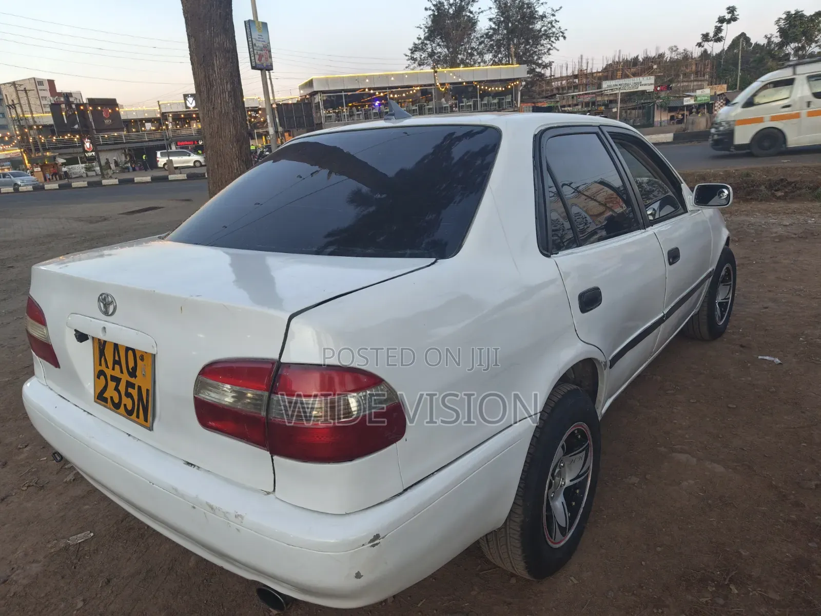 Toyota Corolla 1997 White