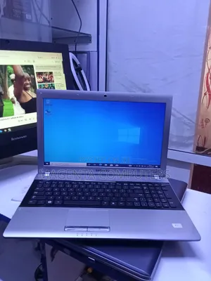 Laptop Samsung RV520 4GB Intel Core i3 HDD 640GB