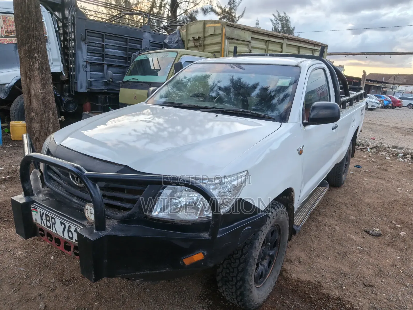 Toyota Hilux 2026 White