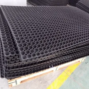 Hollow Drainage Mat for Wet Staff Work Areas