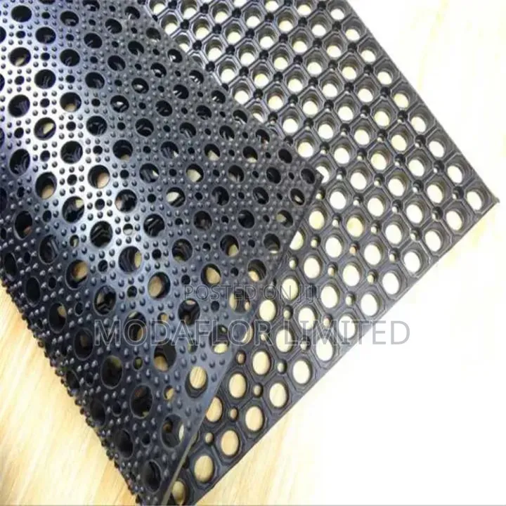 Hollow Drainage Mat for Wet Staff Work Areas