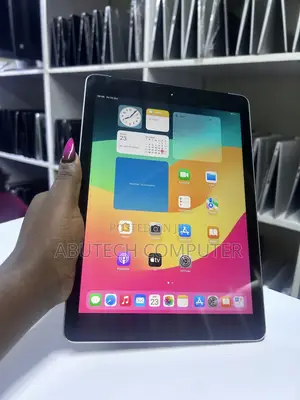 Apple iPad Wi-Fi 128 GB Silver