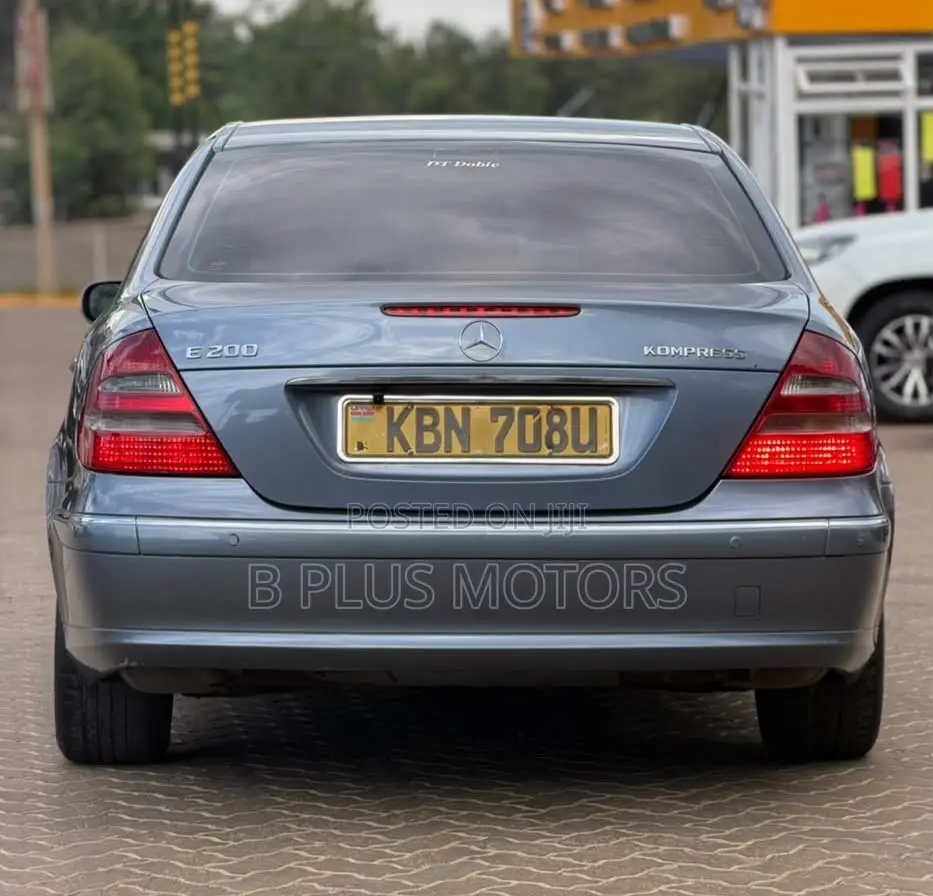 Mercedes-Benz E200 2006 Blue