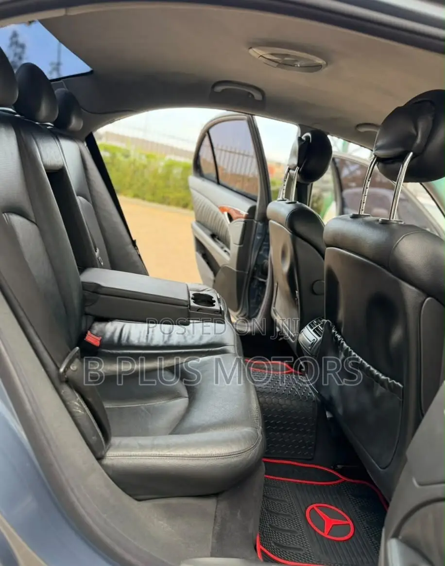 Mercedes-Benz E200 2006 Blue