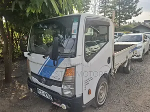 Nissan Atlas 2011 White