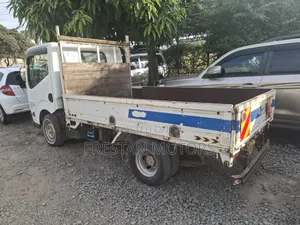 Nissan Atlas 2011 White
