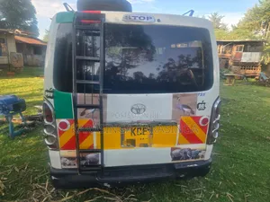Toyota HiAce 2009 White