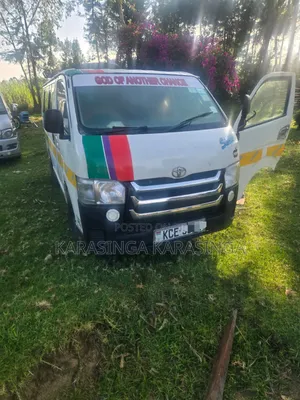Toyota HiAce 2009 White