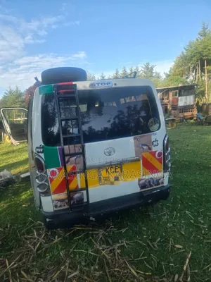 Toyota HiAce 2009 White