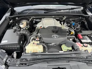 Toyota Hilux 2021 Black