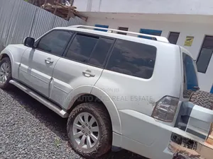 Mitsubishi Pajero 2012 White