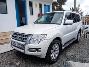 Mitsubishi Pajero 2012 White