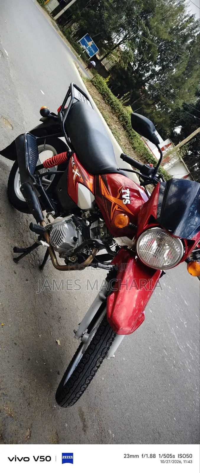 TVS HLX Plus ES 2025 Red